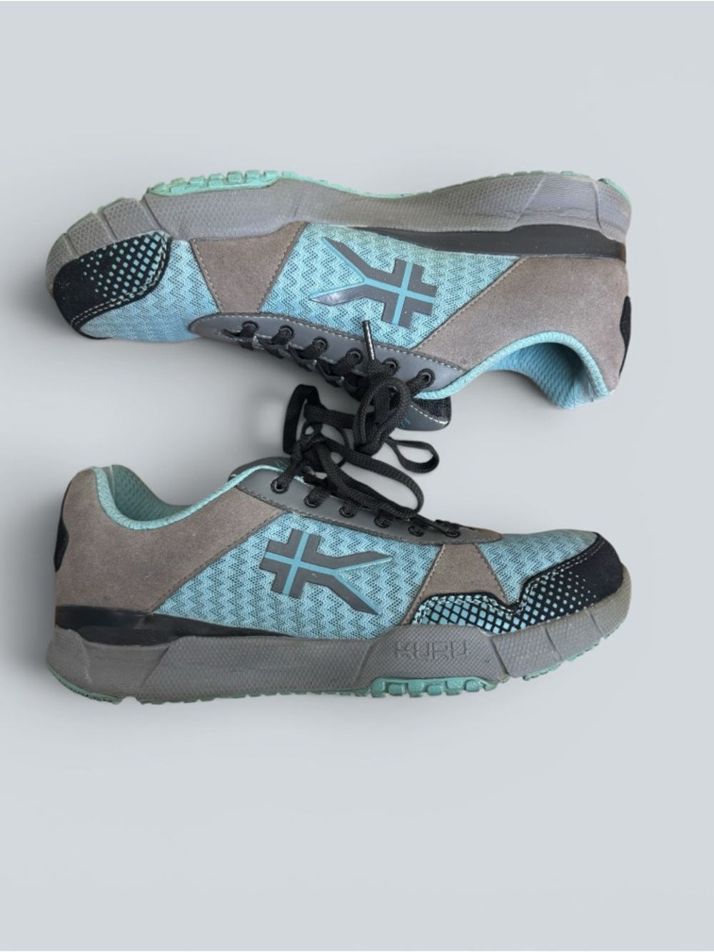 KURU Quantum women's athletic sneakers in a glacier blue and gray lace up Sz 9